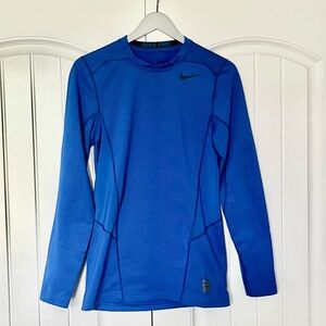 Nike fitted shirt, like new. Cold gear.